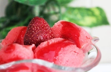 Çilekli Dondurma Tarifi ve Malzemeleri